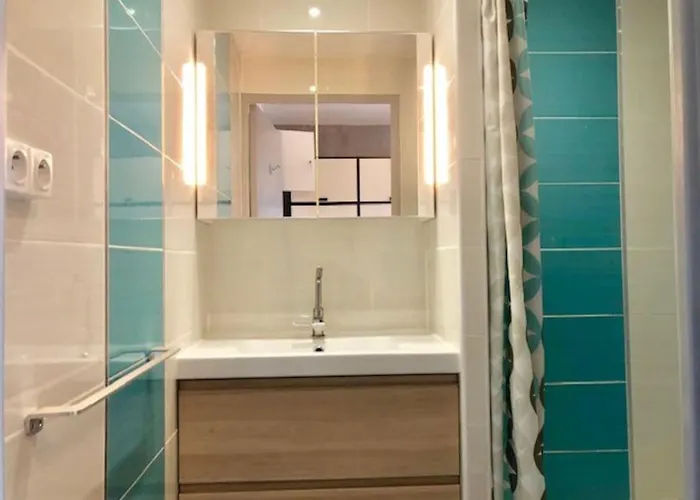 322, Port Vénus Au Village Naturiste Agde